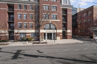 Building Photo - "Chic Urban Retreat: Stylish 1-Bed Condo w...
