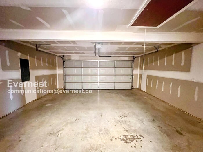 Building Photo - 5125 Red Fox Trl