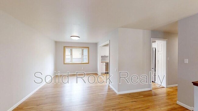 Building Photo - 635 Quebec St