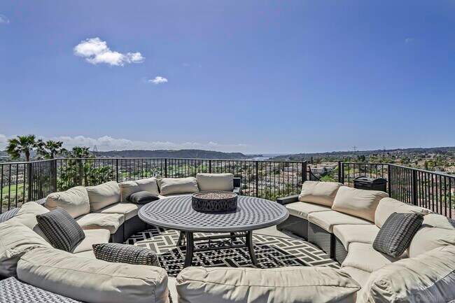 Building Photo - 7335 El Fuerte St
