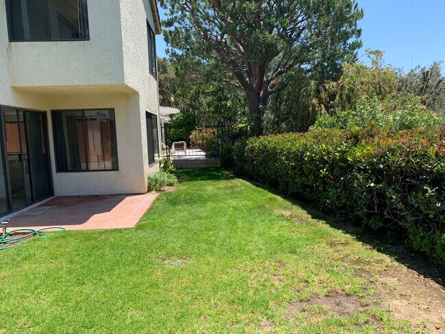 Building Photo - Beautiful, Spacious, 4 bed 2.5 bath home nestled in the Serene, breathtaking Hills of Pacific Pal...