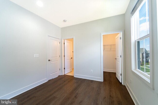 Building Photo - 41935 Spring Air Dr