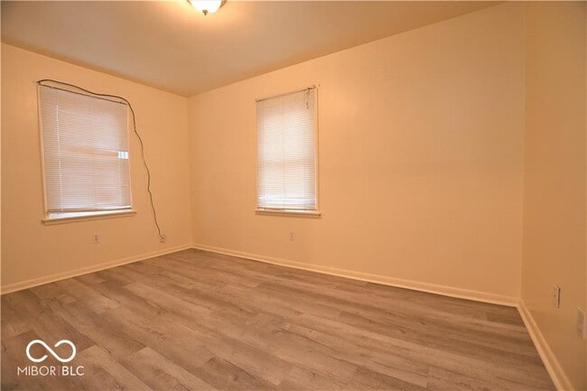 Building Photo - 1417 E Bradbury Ave