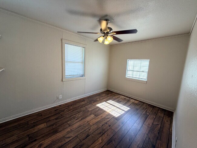 Building Photo - "Charming 3-Bedroom Haven in Lubbock – 1/2 off first Month's Rent!