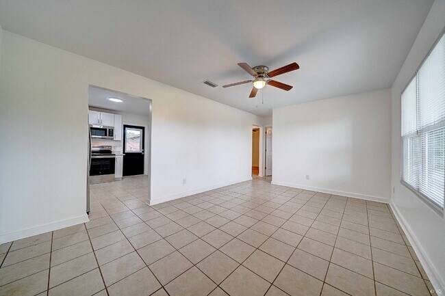 Building Photo - FRESHLY RENOVATED 2 Bed apartment in Lynn ...