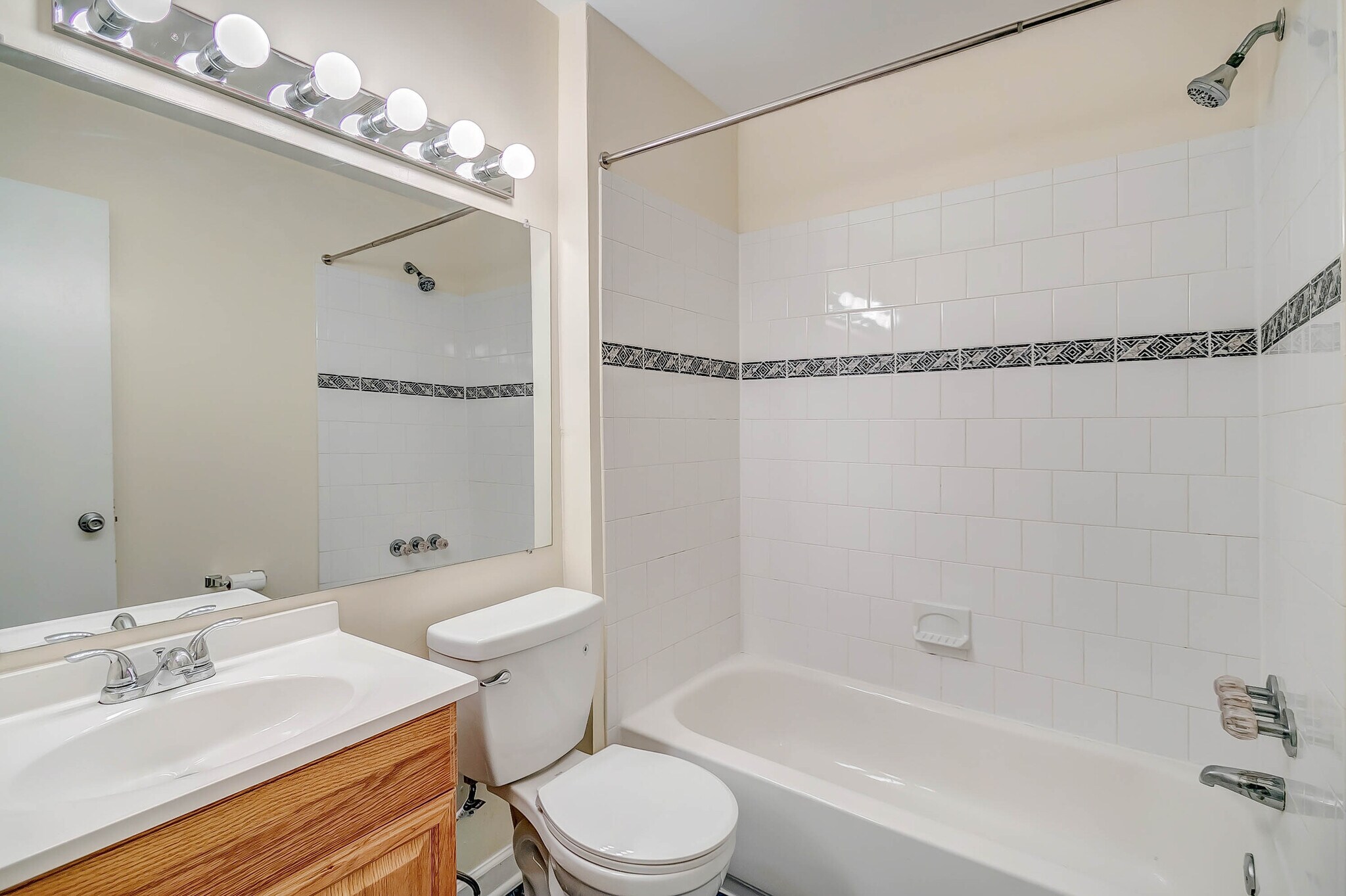 Building Photo - 8501 Rhode Island Ave