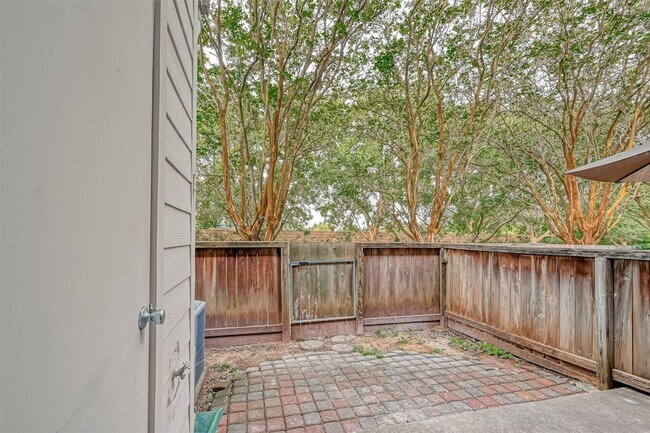 Building Photo - 2930 Grants Lake Blvd