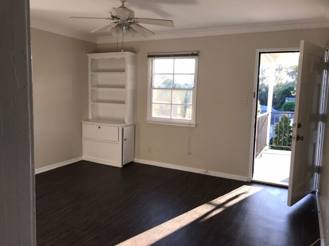 Interior Photo - 611 Levering Ave