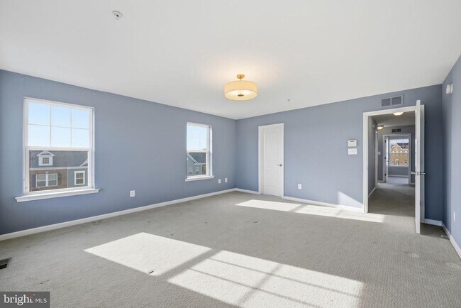 Building Photo - 9701 Tealbriar Dr