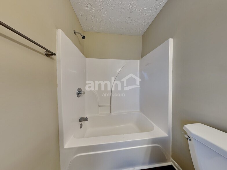 Building Photo - 918 Kreider Ct