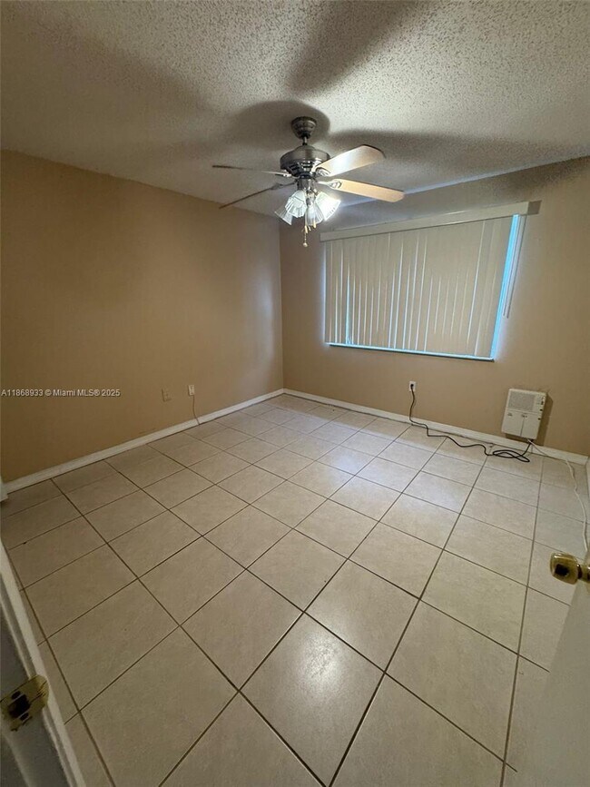 Building Photo - 5040 Terrace Palms Cir