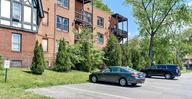 Building Photo - 28 Whitney St