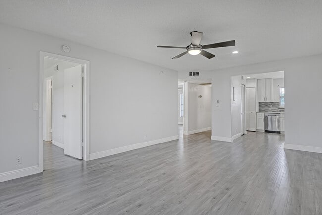 Building Photo - 4575 Lucerne Lakes Blvd W