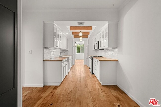 Building Photo - 10671 Holman Ave