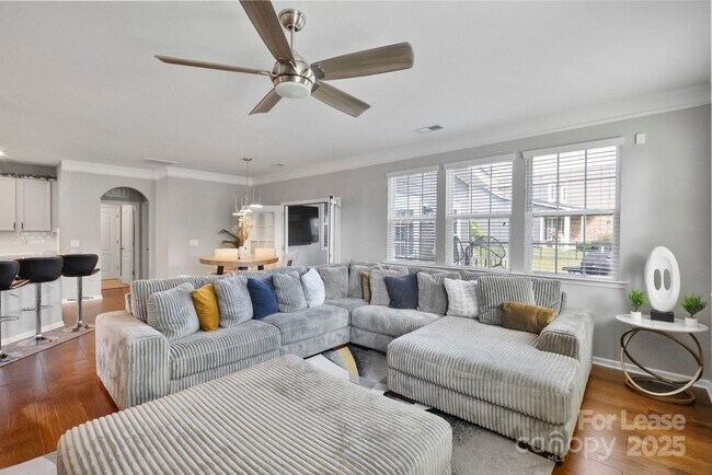 Building Photo - 188 Sweet Briar Dr