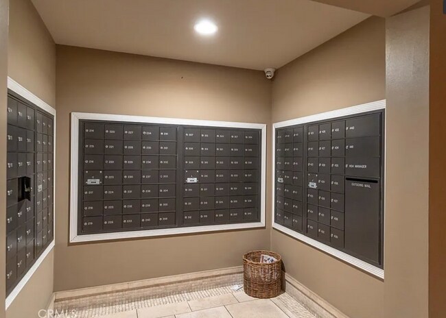 Building Photo - 620 S Gramercy Pl