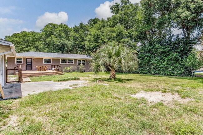 Building Photo - Beautiful East Hill home located in one of...