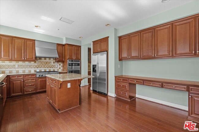 Building Photo - 6010 S Celedon Creek