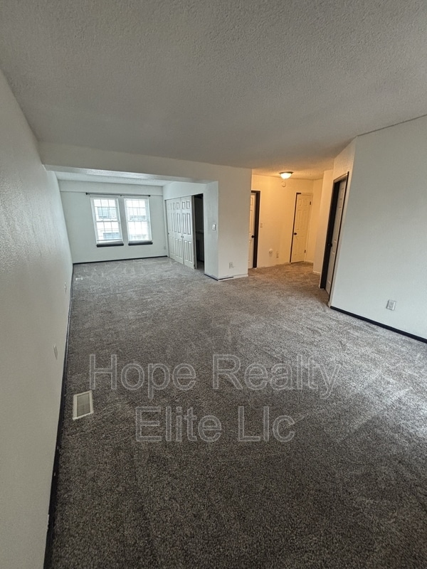 Building Photo - 2079 Sussex Ln