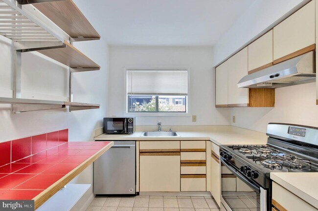 Building Photo - 208 Skyhill Rd