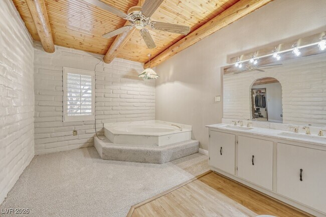 Building Photo - 1224 Sur Este Ave