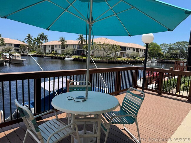 Building Photo - 6 Royal Palm Way