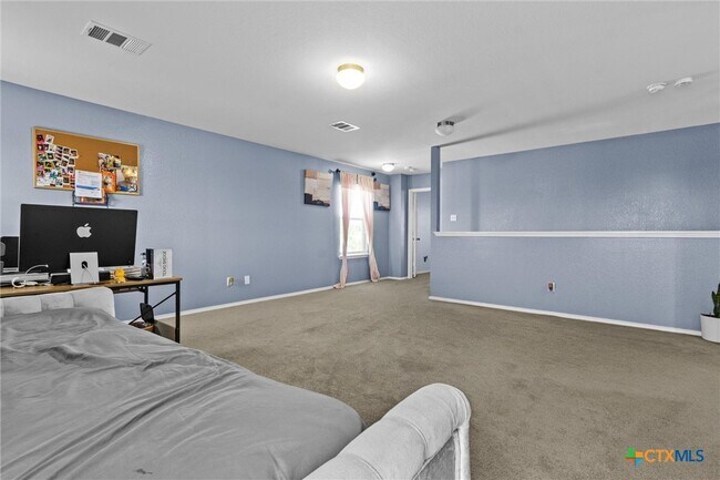 Building Photo - 202 W Gemini Ln