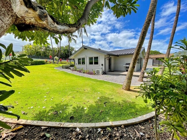Building Photo - Experience Island Living in a Renovated 2-...