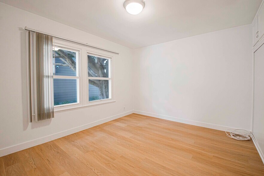 Building Photo - 5844.5 W 88th St