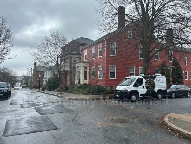 Building Photo - 44 7th St