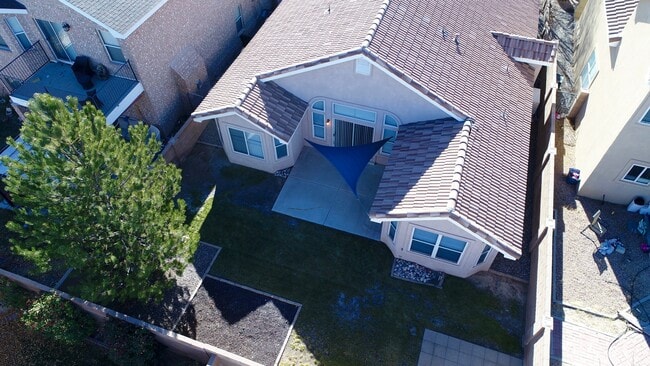 Building Photo - Great Single Story Home In Highly Desirabl...