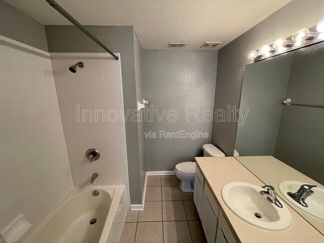 Building Photo - 720 Shropshire Loop