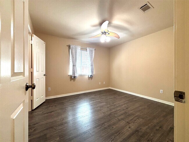 Building Photo - 19123 Center Park Dr