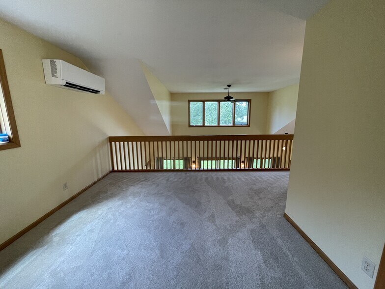 Building Photo - 28690 W Lake Dr