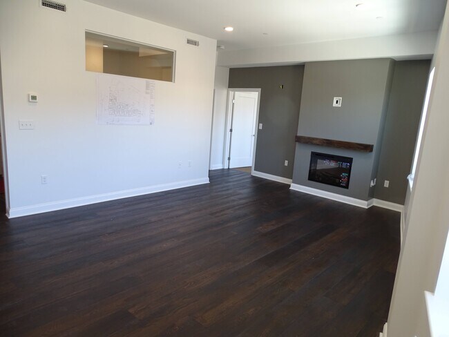 Floorplan - Ten Front
