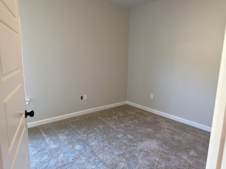 Building Photo - 17305 Creaking Cedar Dr