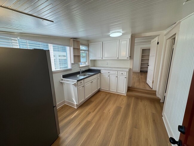 Building Photo - 316 Cliff St