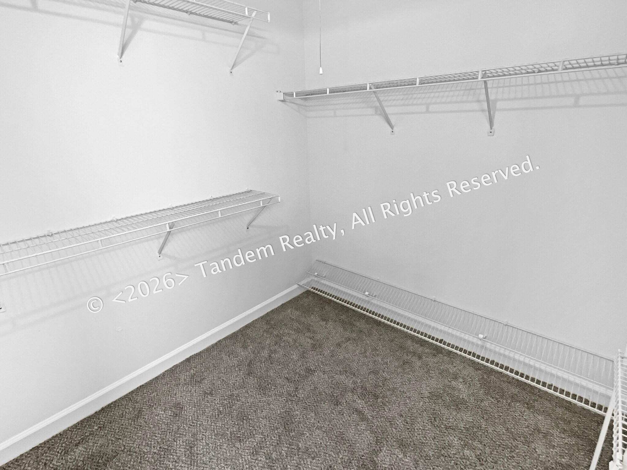 Building Photo - 309 Oakcrest Ct