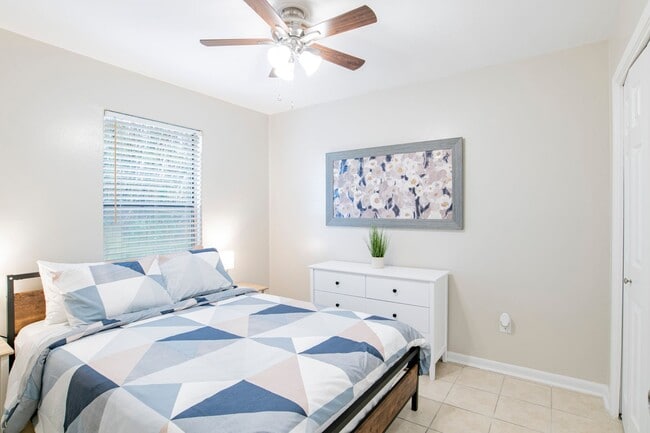 Building Photo - Coastal Condo for rent!