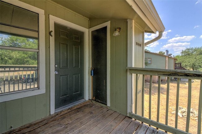 Building Photo - 400 Hedgewood Dr