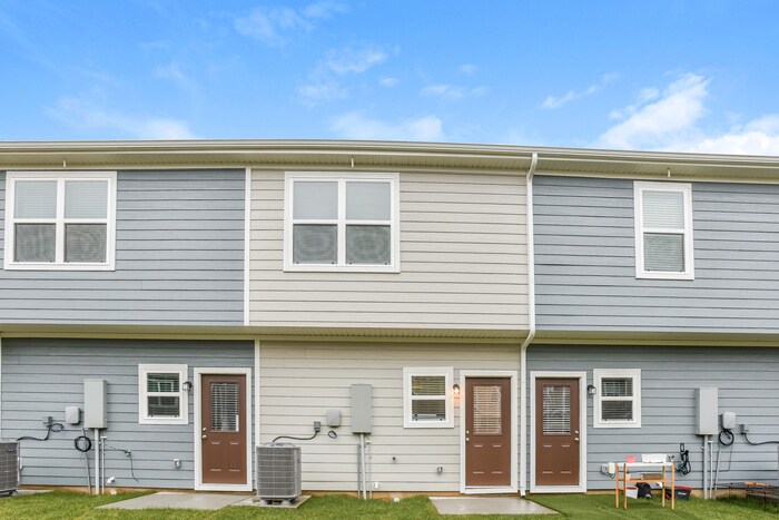Building Photo - 8071 Logan Dr