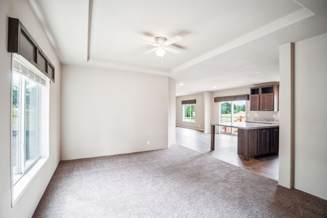 Building Photo - 1/2 off first month's rent and free Samsun...