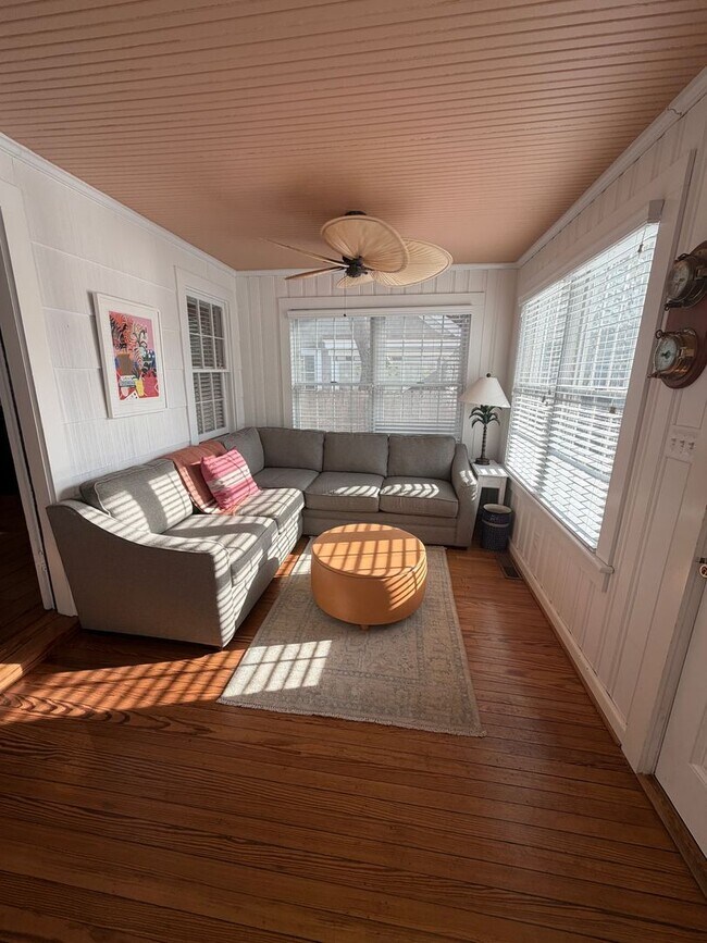 Building Photo - 3BR Beach House on 44th Street