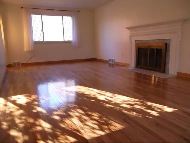 Building Photo - 2617 Bethel Crest Dr