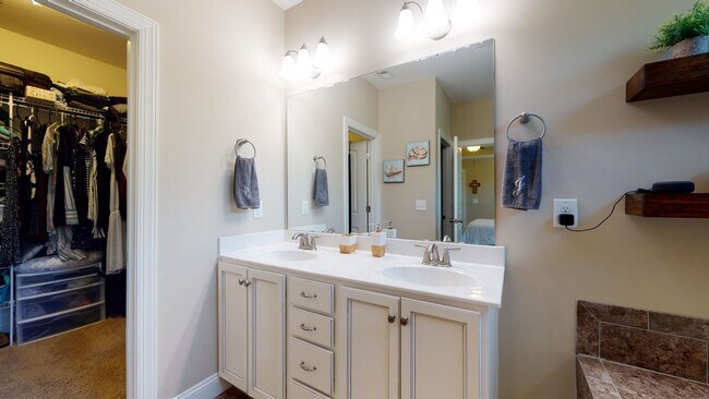 Building Photo - Holly Ridge 4 Bedroom