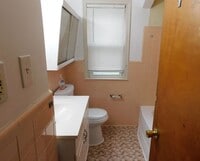 Building Photo - Charming 3 bed 1 bath Bungalow in Eastpointe
