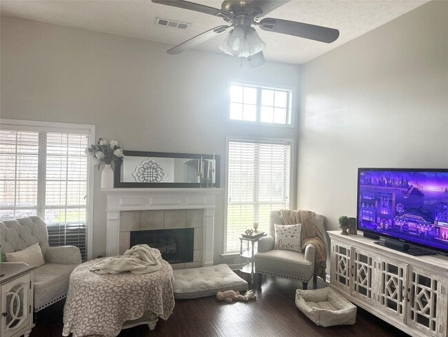 Building Photo - Halcyon Summit Rental