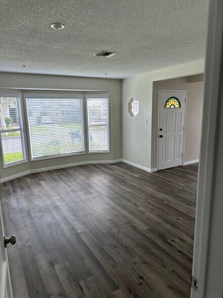 Building Photo - 5133 Levelside Ave