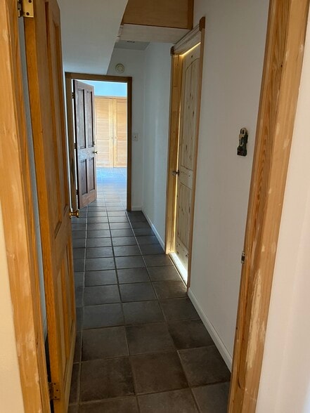 Hallway - 6033 Rio Vista Ave