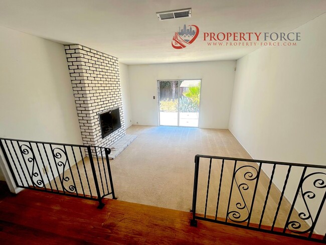Building Photo - 2085 Ashwood Ln